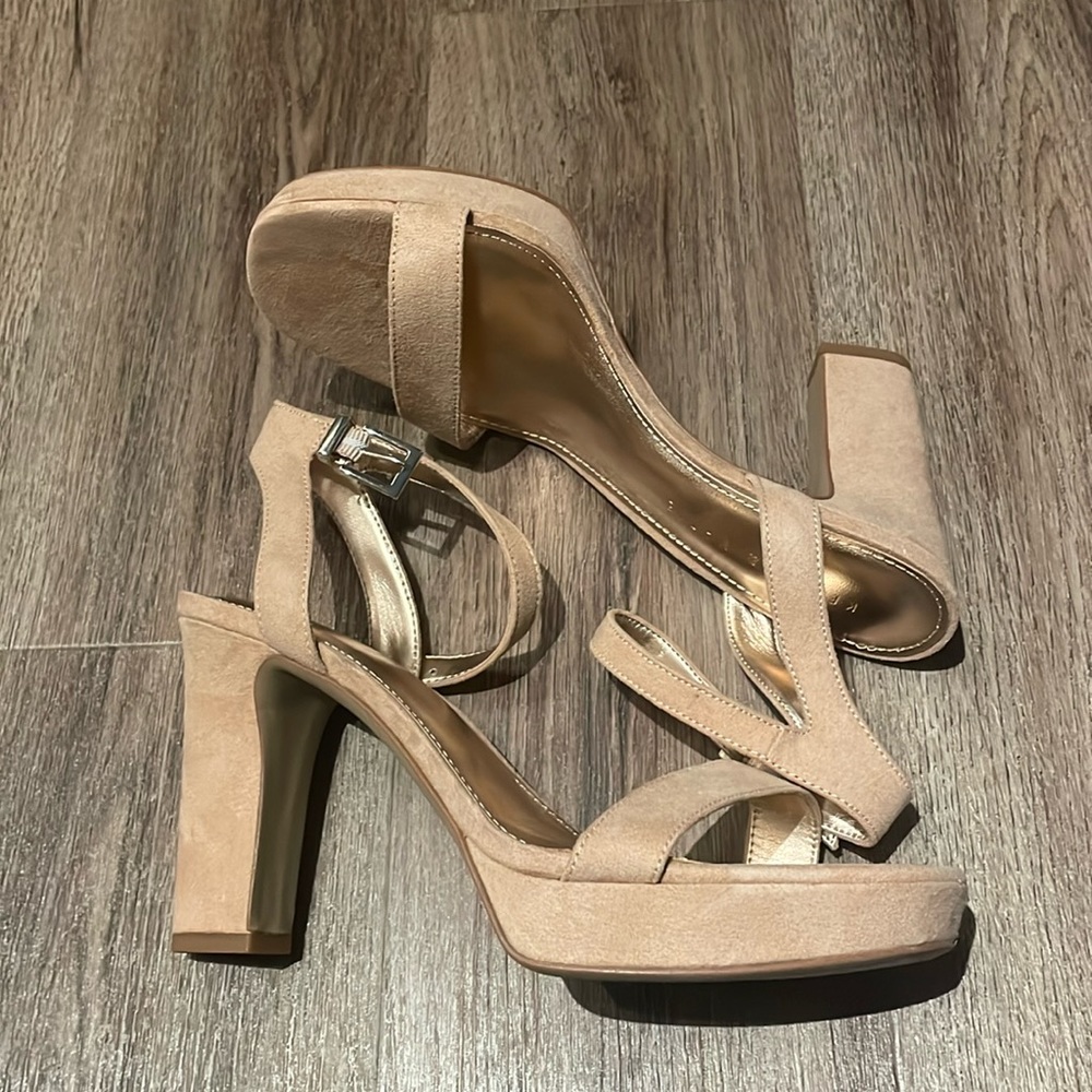 Kelly & Katie ‘Sarafine’ Blush Microsuede Platform Size 8